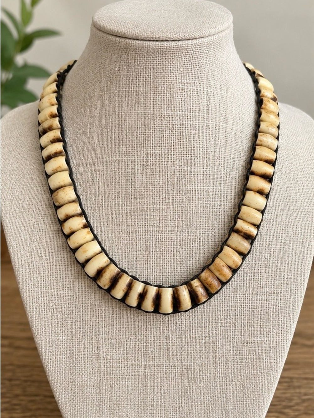 Vintage 1970s Handmade Natural Bone Bead Choker Necklace – 16”